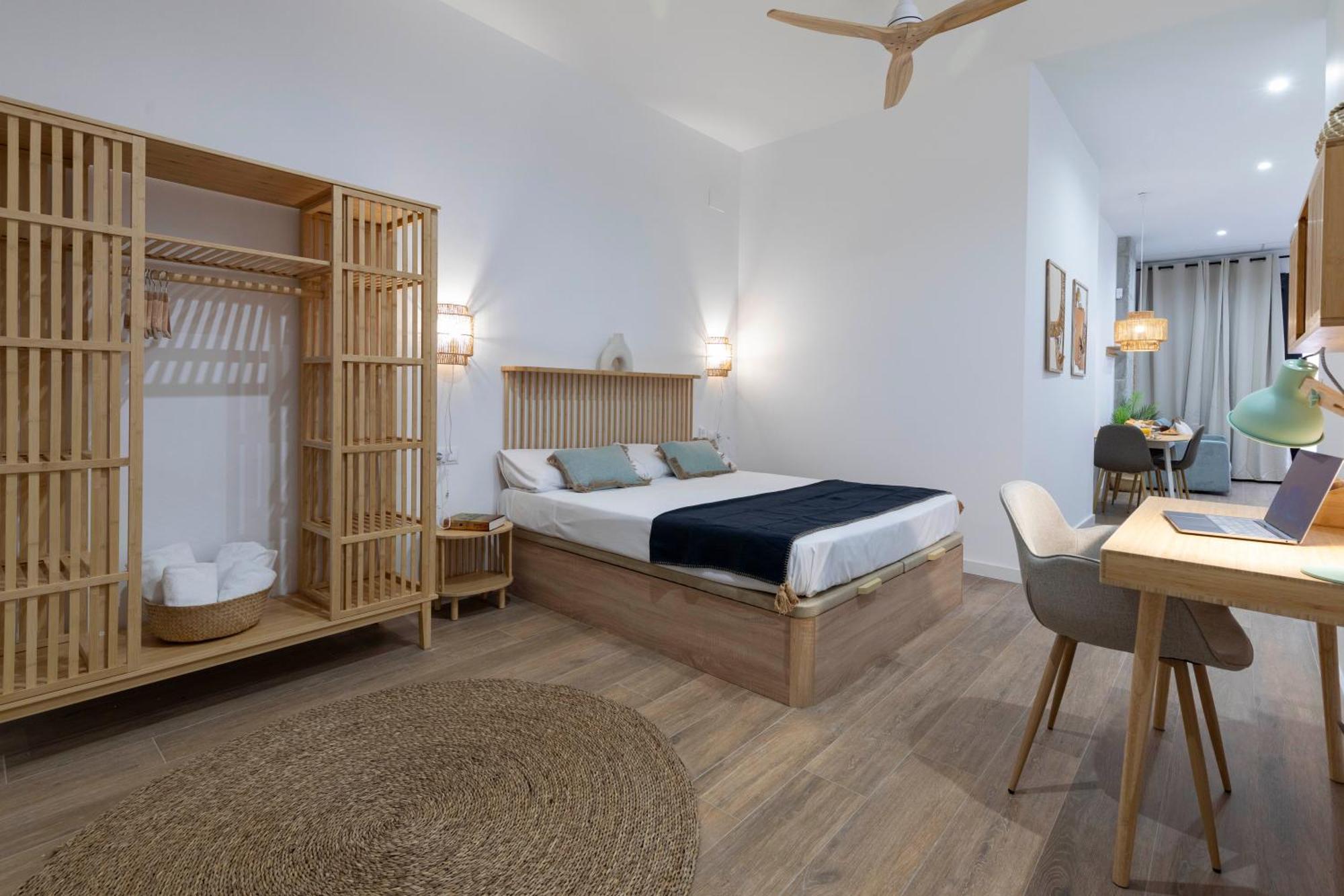 Travel Habitat Mediterranean Suites Валенсия Экстерьер фото