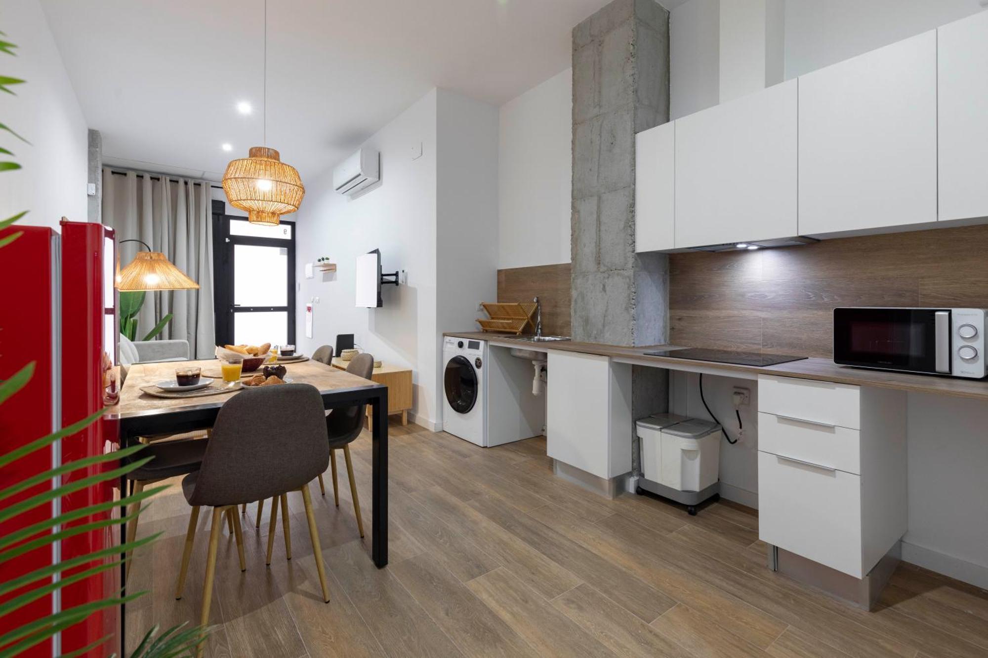 Travel Habitat Mediterranean Suites Валенсия Экстерьер фото