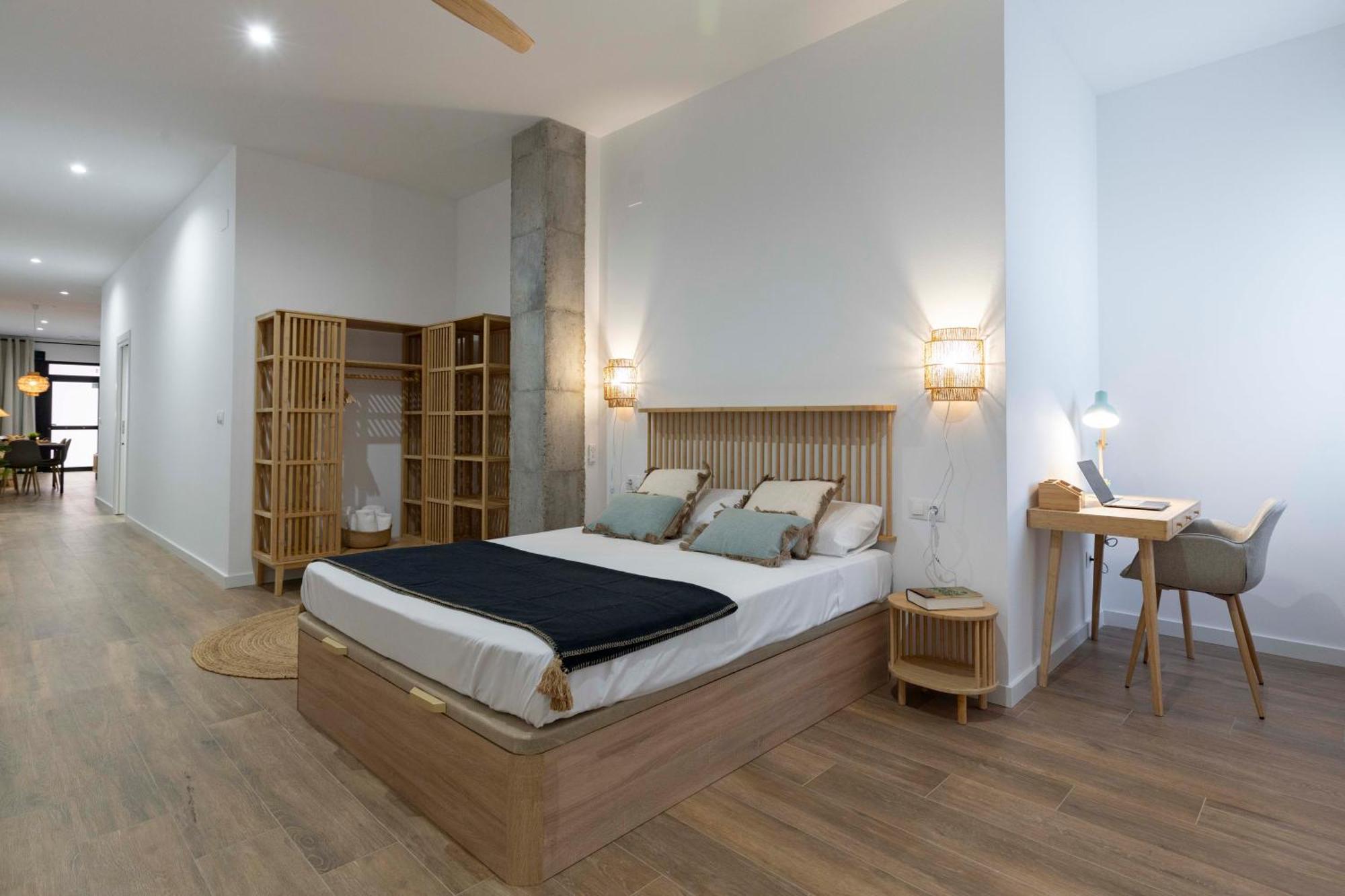 Travel Habitat Mediterranean Suites Валенсия Экстерьер фото