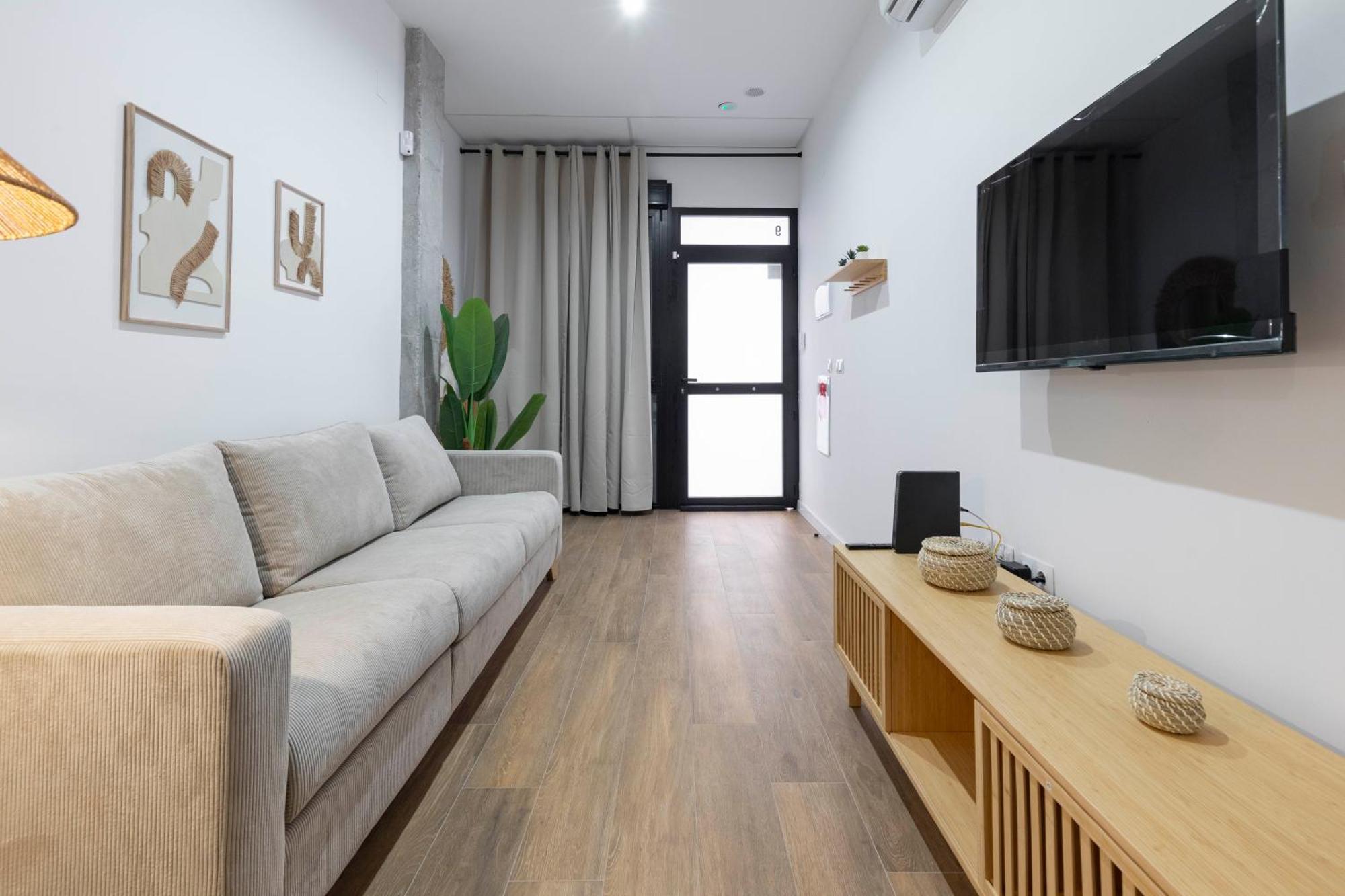Travel Habitat Mediterranean Suites Валенсия Экстерьер фото