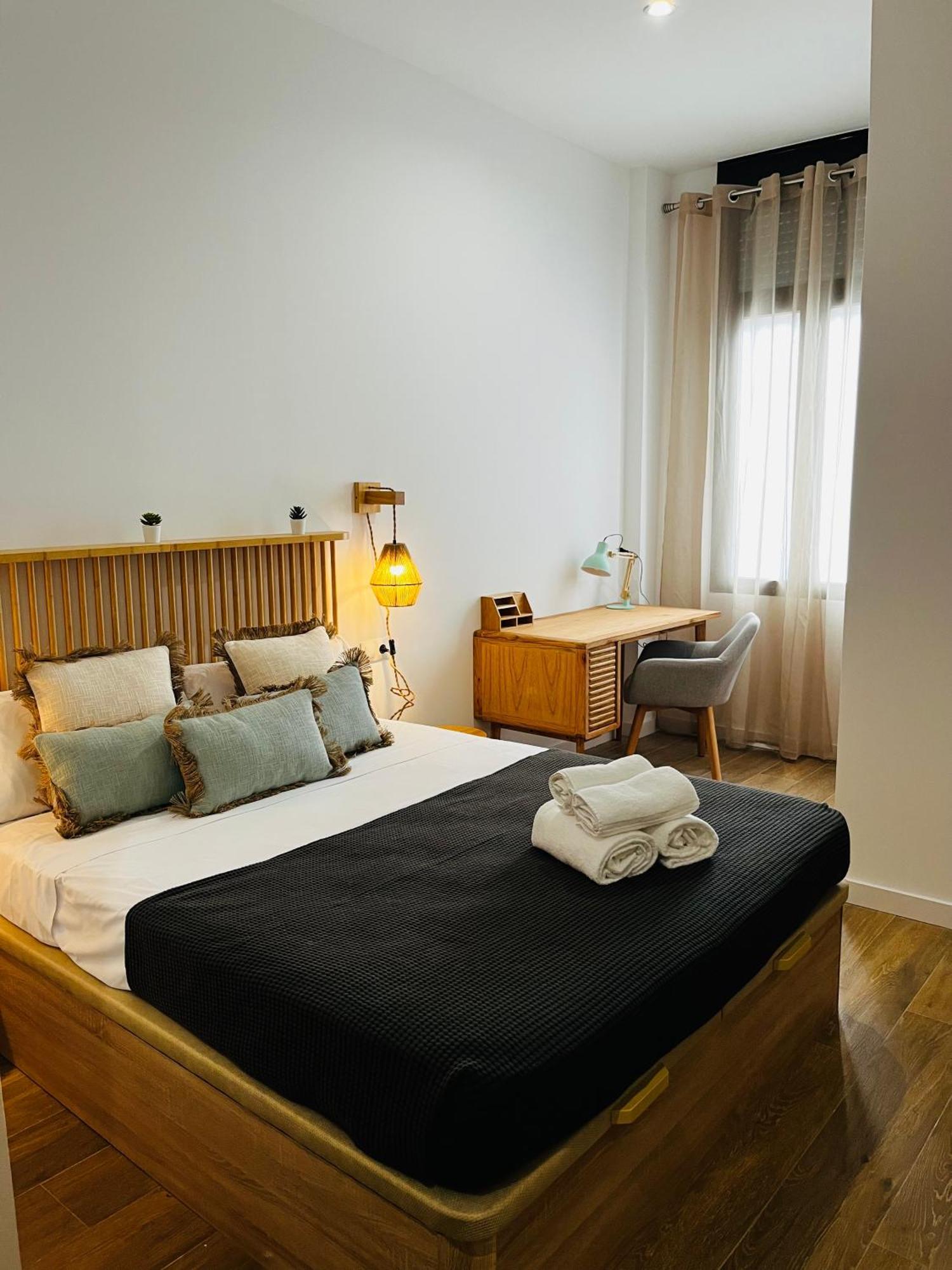 Travel Habitat Mediterranean Suites Валенсия Экстерьер фото
