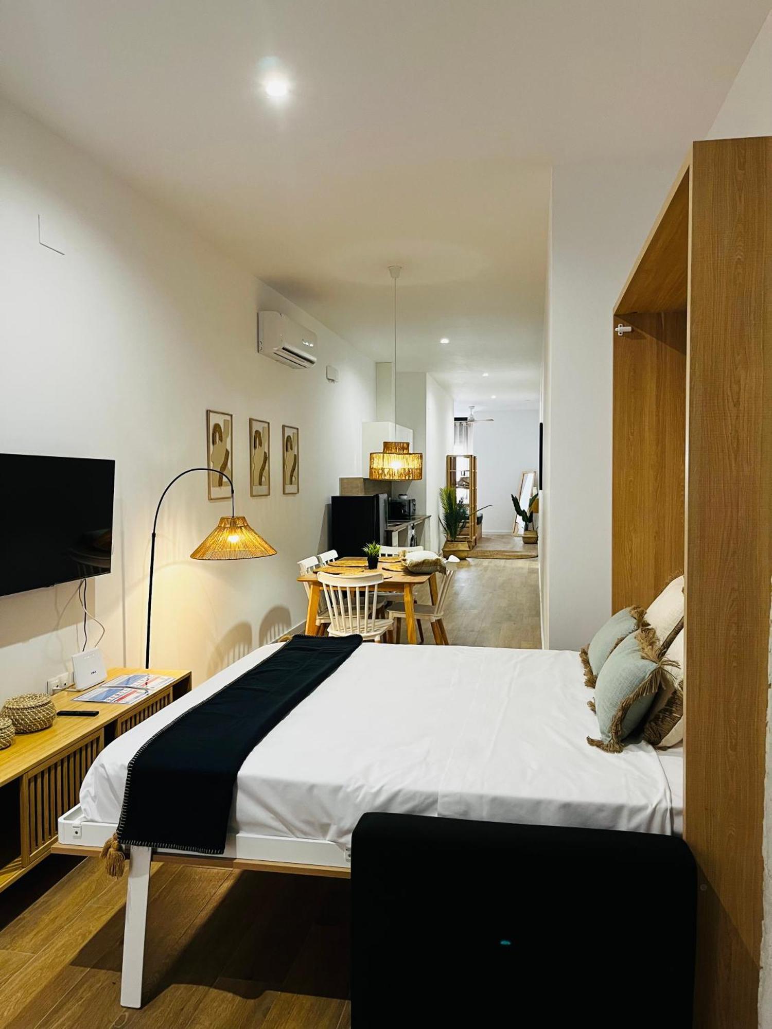 Travel Habitat Mediterranean Suites Валенсия Экстерьер фото