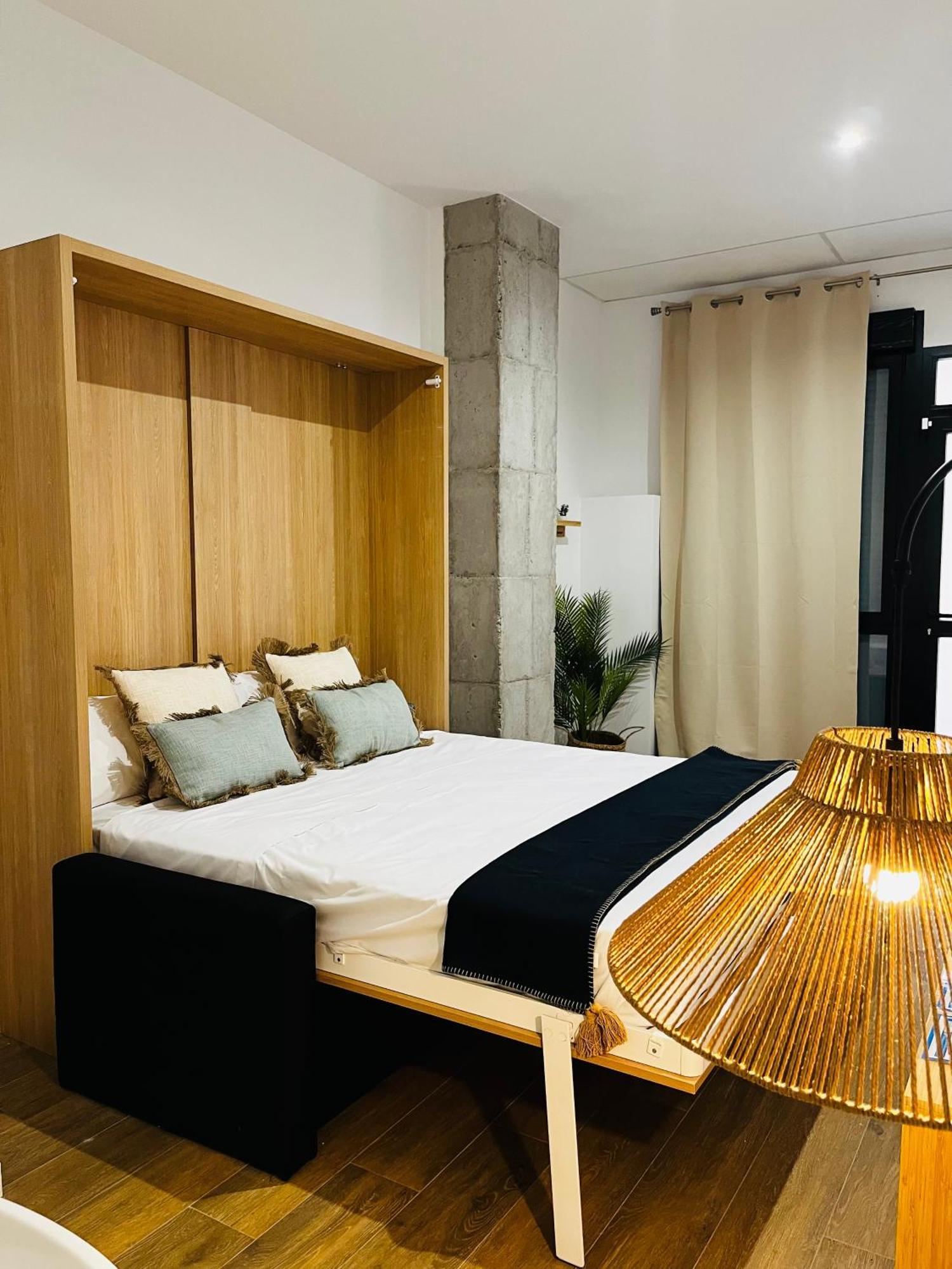 Travel Habitat Mediterranean Suites Валенсия Экстерьер фото