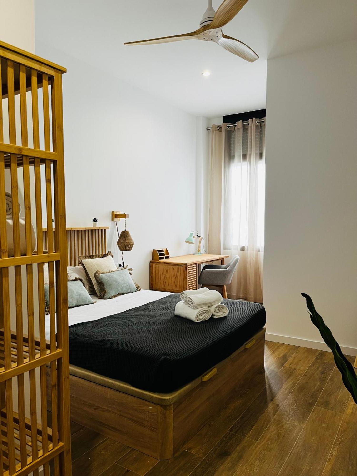 Travel Habitat Mediterranean Suites Валенсия Экстерьер фото