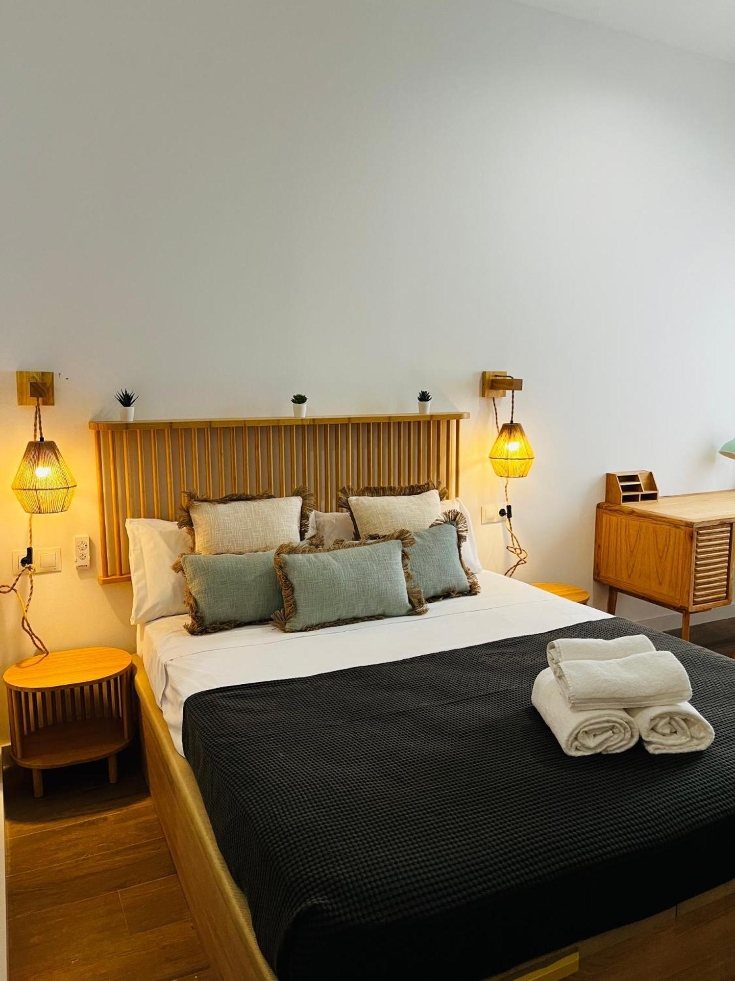 Travel Habitat Mediterranean Suites Валенсия Экстерьер фото