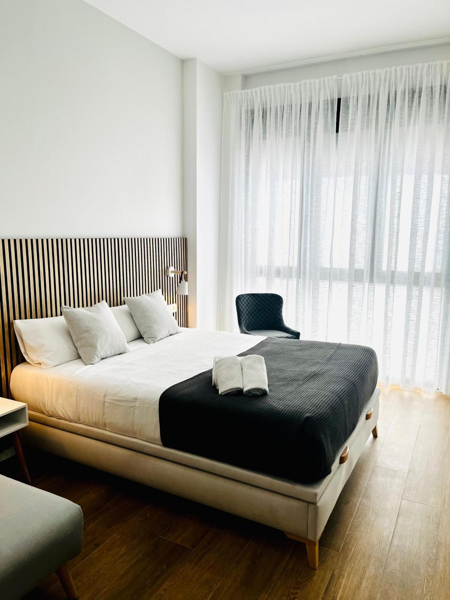 Travel Habitat Mediterranean Suites Валенсия Экстерьер фото