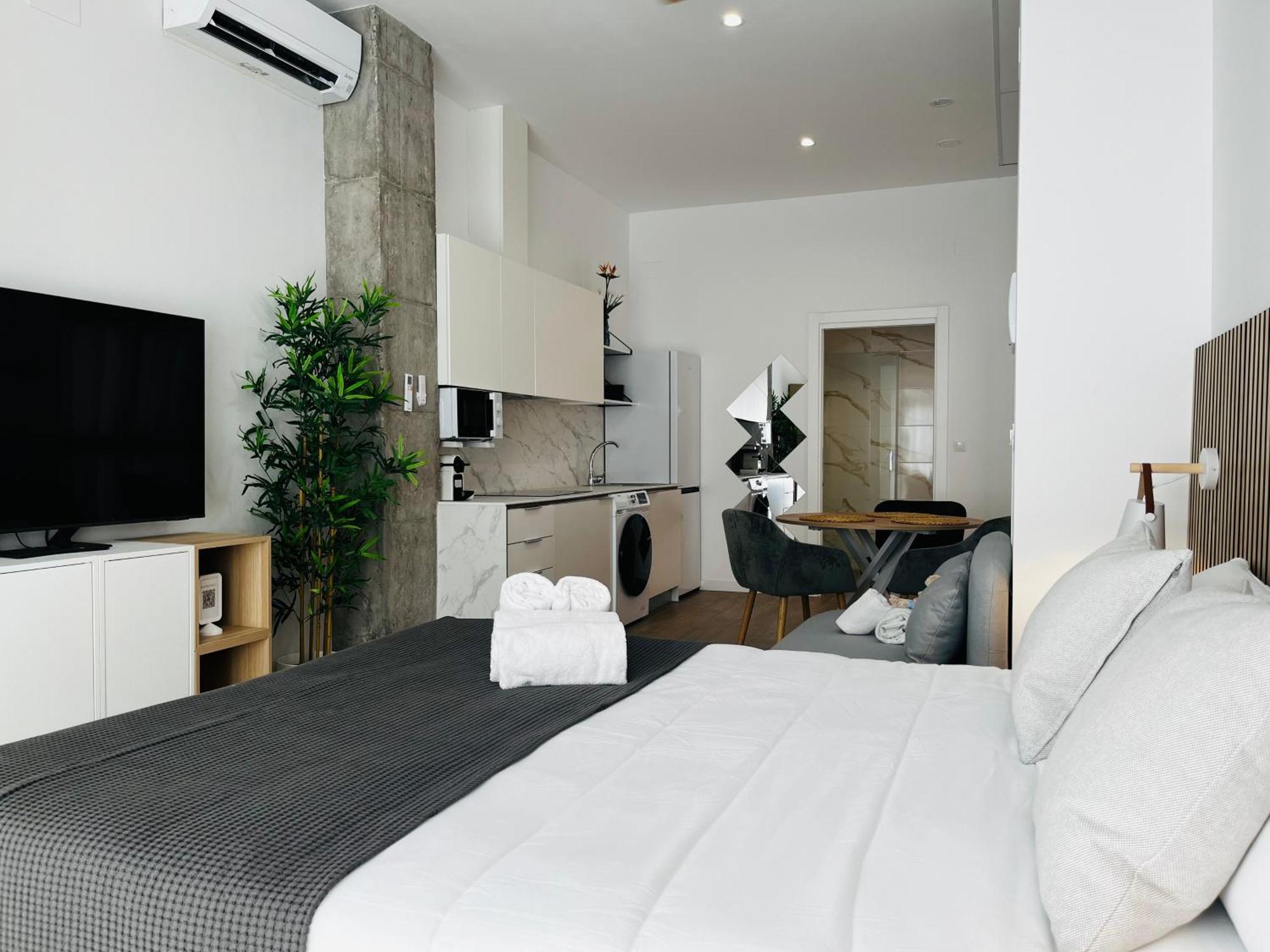 Travel Habitat Mediterranean Suites Валенсия Экстерьер фото